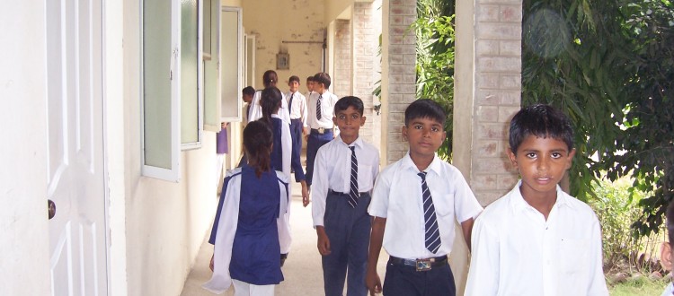 Students in Farooqabad School Change Classrooms in-between Lessons
